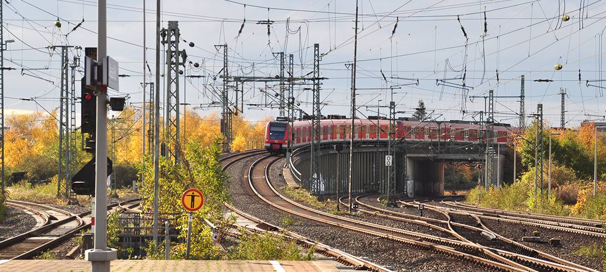 Krischer fordert Hilfe für Bahnstrecke Köln-Hagen