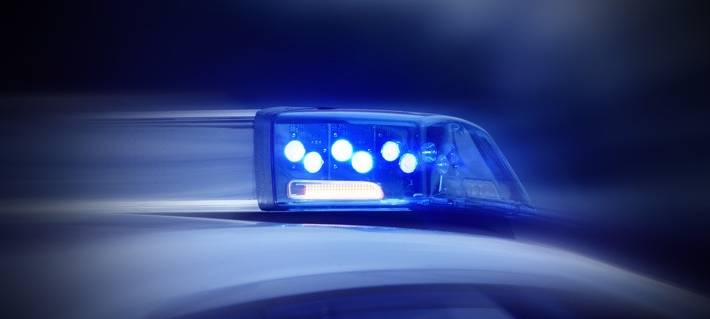 Drei Jugendliche flüchten mit gestohlenem Auto vor Polizei