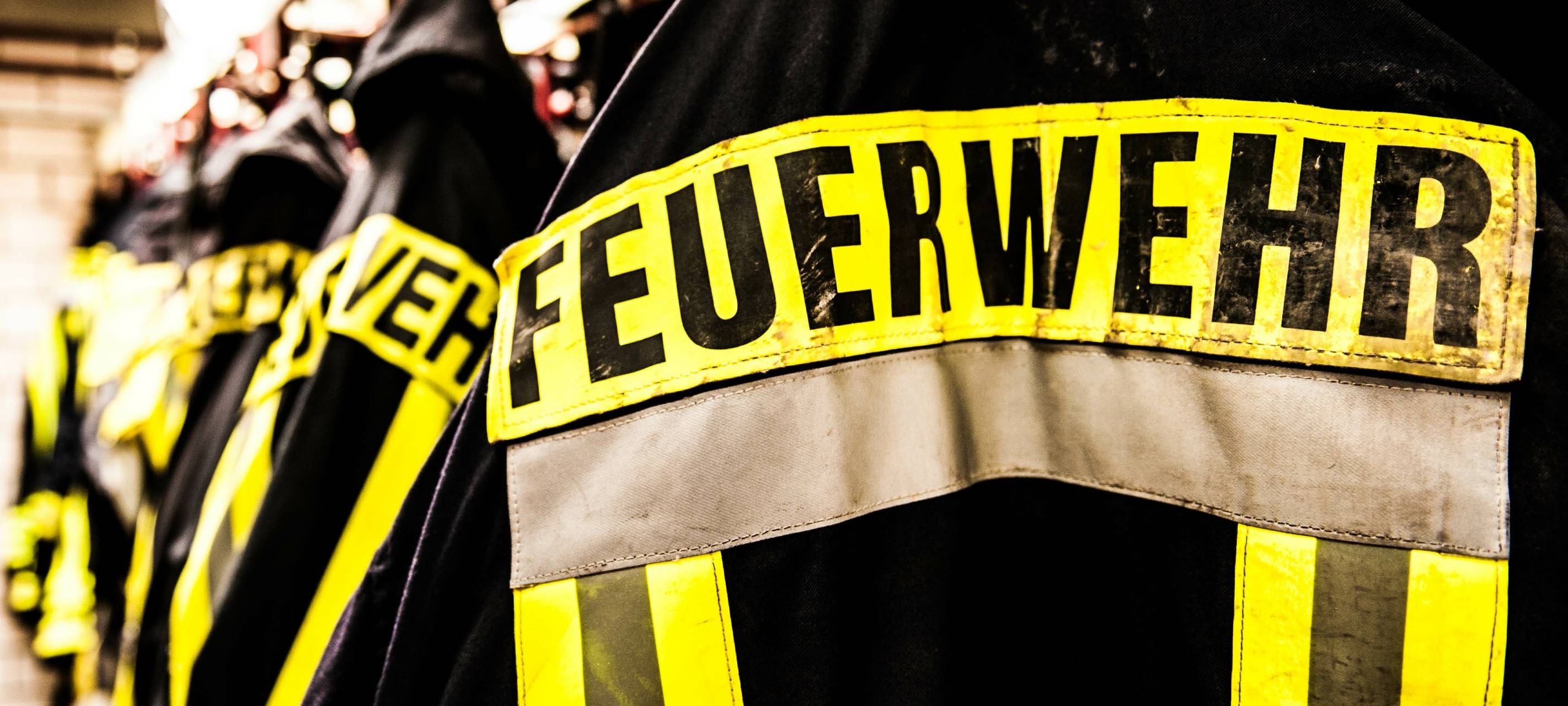 Waldbrand in Heiligenhaus, Fahrzeugbrand in Haan